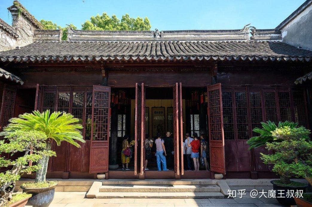 家长晒幼儿园活动购买的所有服装，明年还来一波？折腾家长何时休